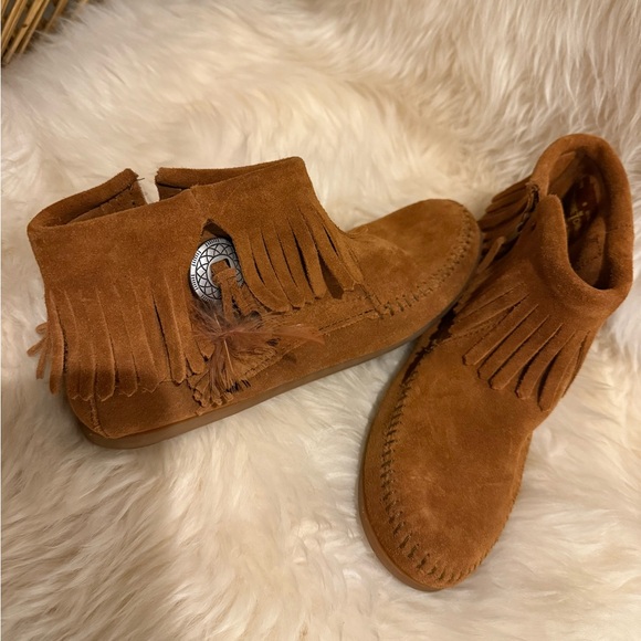 Minnetonka Shoes - Minnetonka Brown Suede Fringe Moccasins